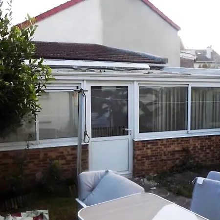 Maison Deux Pieces Tout Confort Stains Exterior photo
